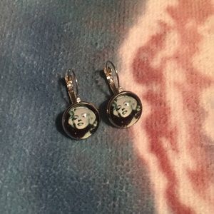 🔴3 for $10 Marilyn Monroe earrings